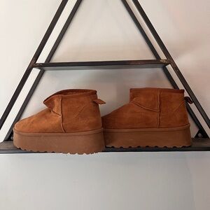 Women's Tan Suede Slippers